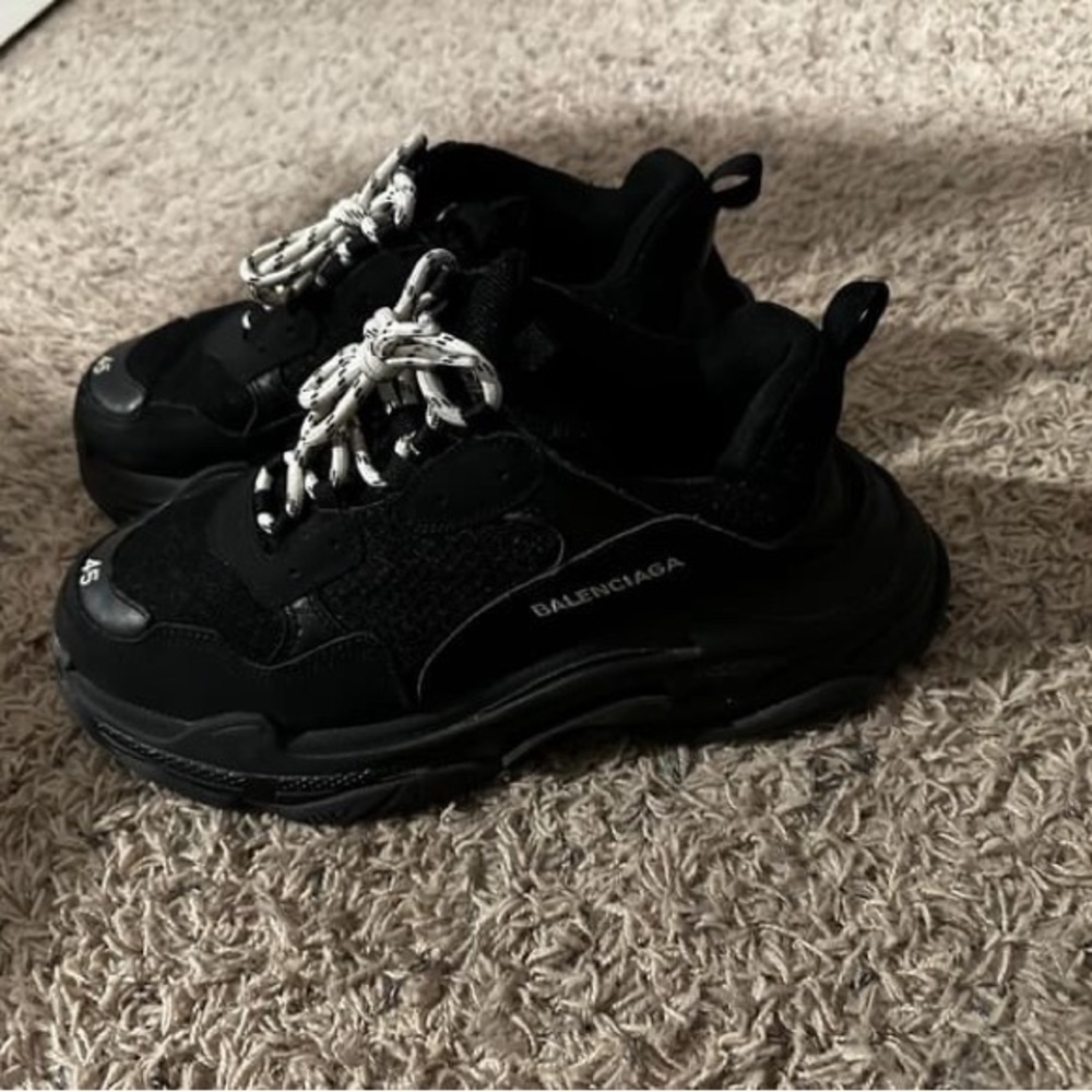 Men’s black balenciaga triple s. Size 45